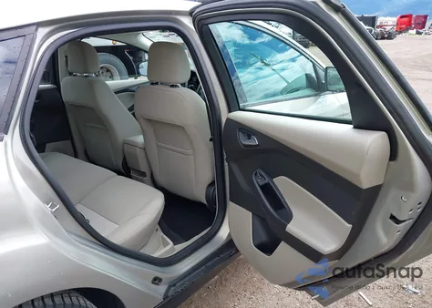 2015 Ford Focus Se z USA, uszkodzony, nr VIN 1FADP3K28FL384913